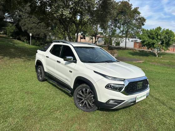 FIAT TORO 2.0 16V TURBO DIESEL RANCH 4WD AT9 FIAT TORO 2.0 16V TURBO DIESEL RANCH 4WD AT9